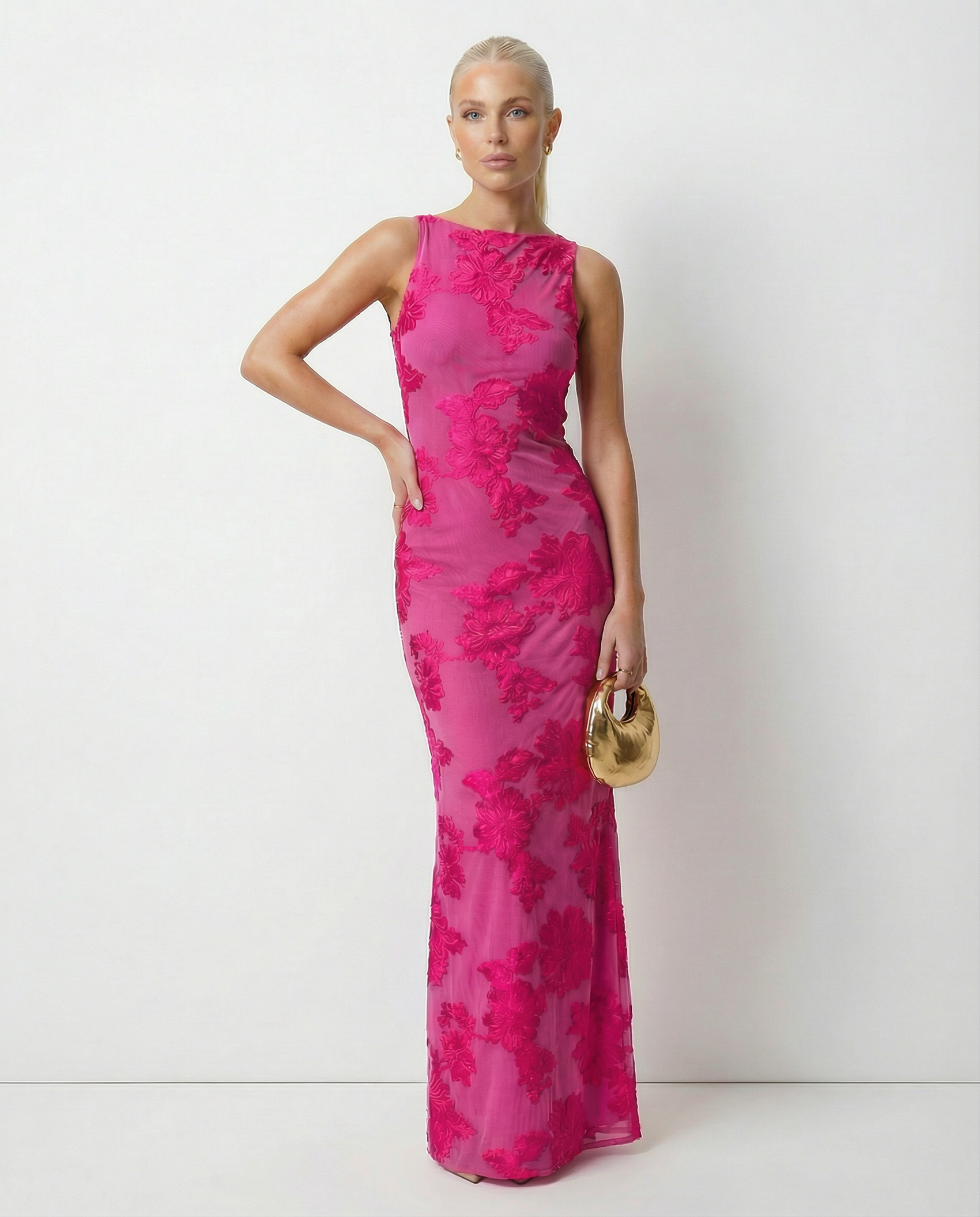 Blommigt broderad ärmlös maxiklänning